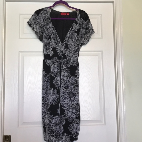 ELLE flowy dress with flutter sleeves 1x - Picture 1 of 10